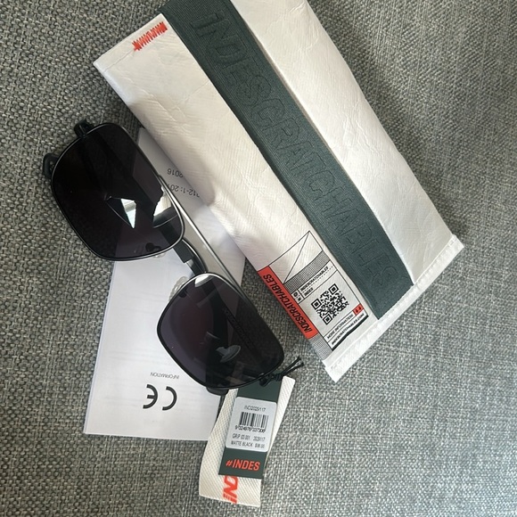 INDESCRATCHABLE Black Grip Sunglasses Unisex - Picture 8 of 10